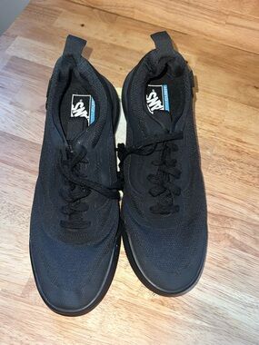 Vans Men's All-Black Low-Top Lace-Up Sneakers